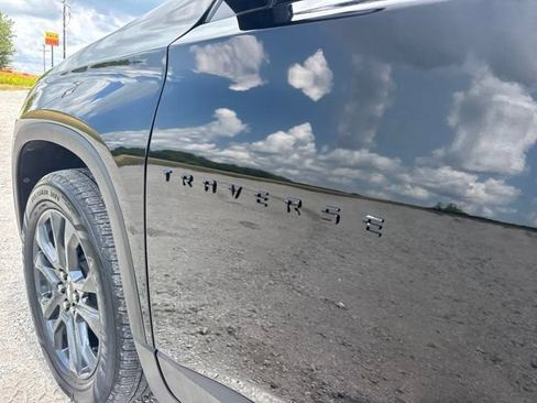 Used 2021 Chevrolet Traverse RS FWD image 11