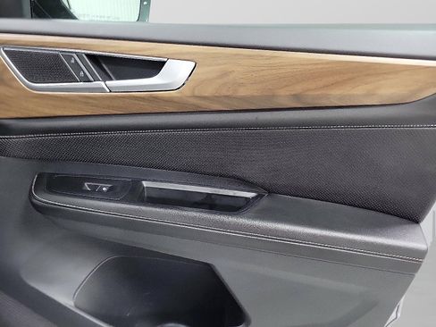 Used 2024 Volkswagen Atlas SE image 16