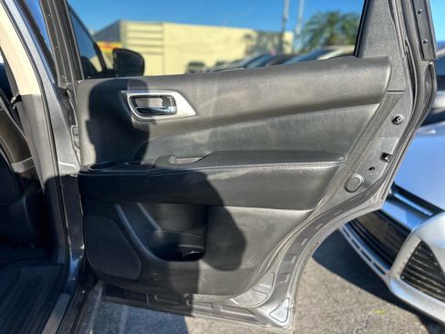 Used 2013 Nissan Pathfinder SL w/ Cargo Pkg image 26