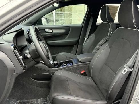 Used 2025 Volvo XC40 B5 Plus AWD/4WD image 20