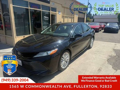 Used 2018 Toyota Camry XLE FWD image 8