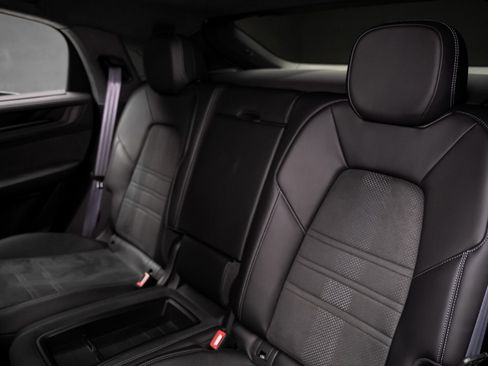 Used 2024 Porsche Cayenne Turbo GT image 68