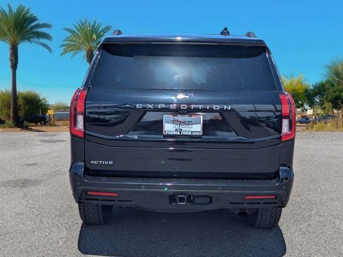 Certified 2025 Ford Expedition Active AWD/4WD image 4