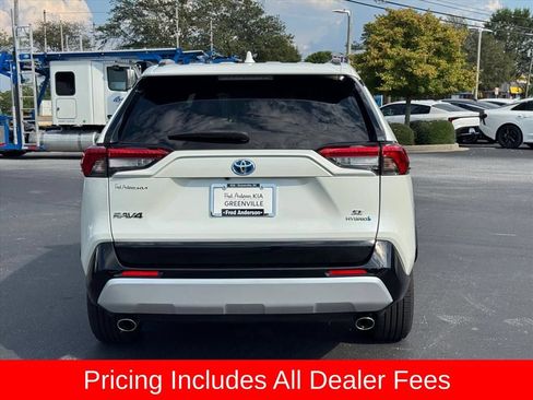 Used 2022 Toyota RAV4 SE AWD/4WD image 4