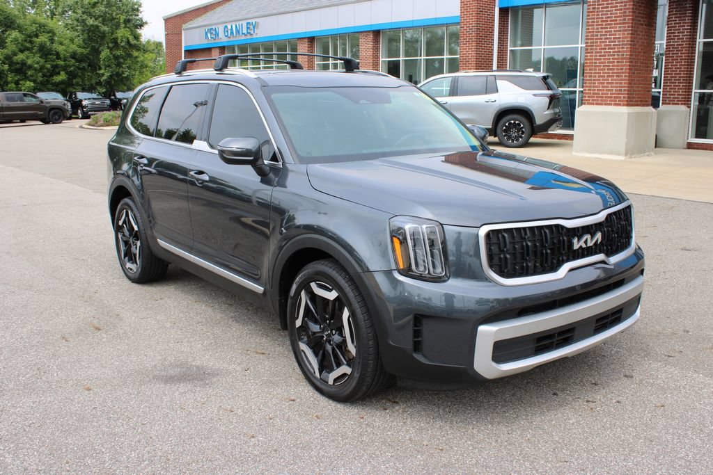Used 2024 Kia Telluride EX w/ EX Captain's Chair Package AWD/4WD image 4