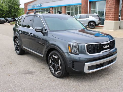 Used 2024 Kia Telluride EX w/ EX Captain's Chair Package AWD/4WD image 4