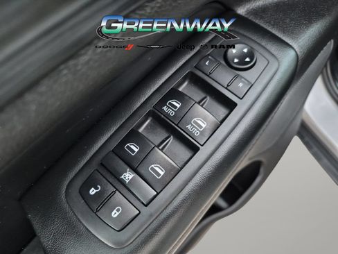 Used 2020 Jeep Grand Cherokee Laredo AWD/4WD image 13