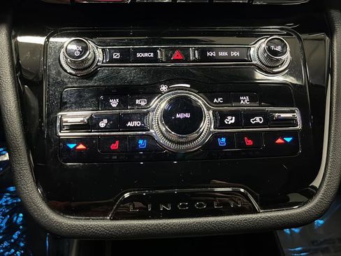 Used 2022 Lincoln Corsair AWD w/ Premium Package image 18