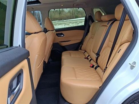 Used 2023 Nissan Rogue Platinum w/ Platinum Premium Package image 10