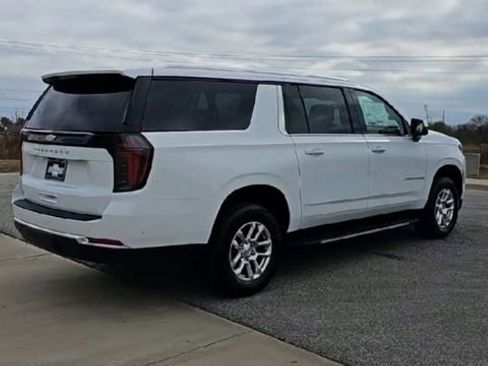 New 2026 Chevrolet Suburban LS RWD image 8