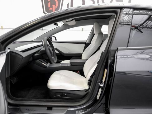 Used 2025 Tesla Model 3 Long Range image 4