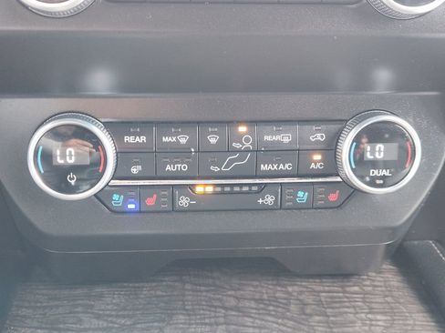 Used 2021 Ford Expedition Limited AWD/4WD image 18