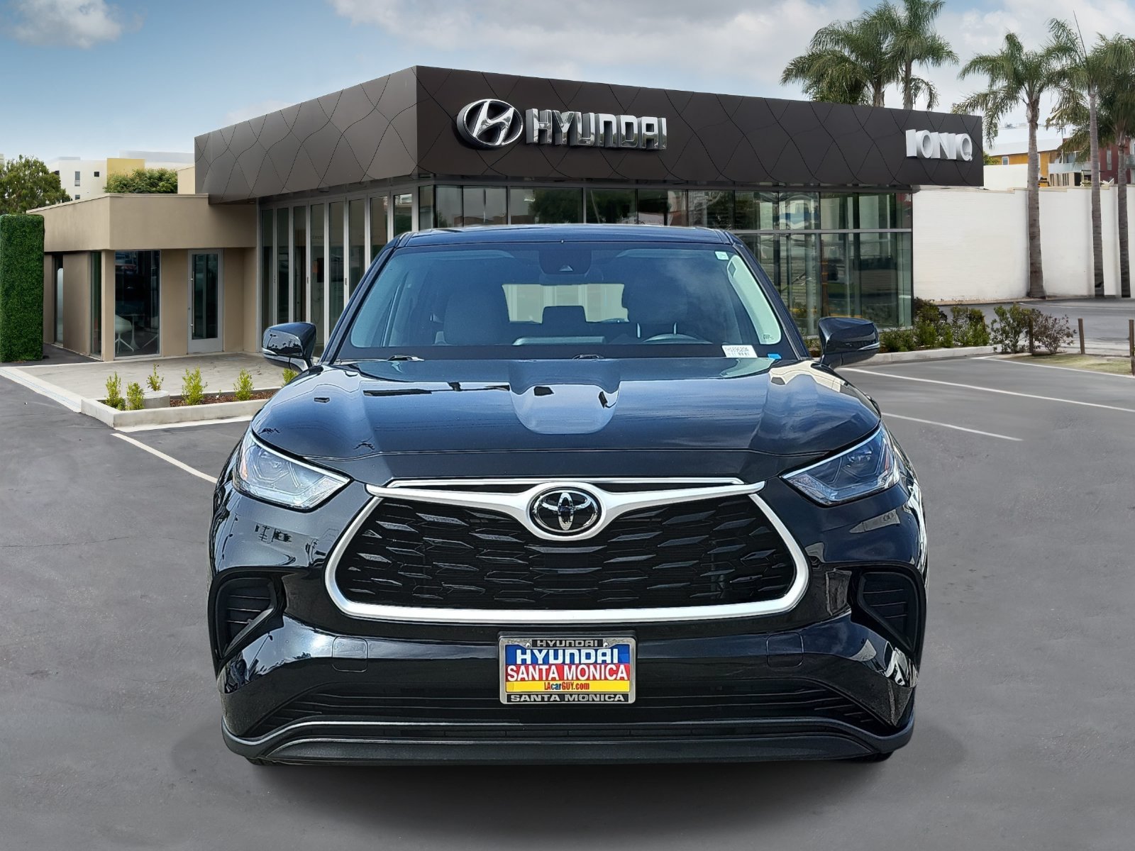 Used 2023 Toyota Highlander L FWD image 8
