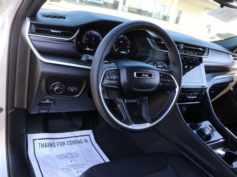 Used 2024 Jeep Grand Cherokee L Laredo AWD/4WD image 15