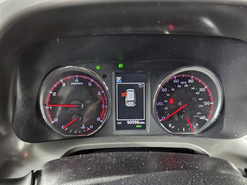 Used 2018 Toyota RAV4 SE image 14