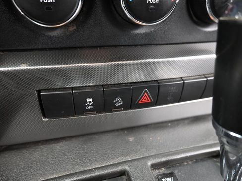 Used 2011 Jeep Liberty Sport image 16