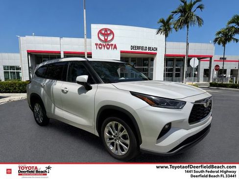 Used 2023 Toyota Highlander Limited FWD image 1