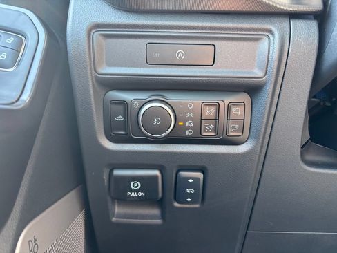 Used 2025 Ford F150 Lariat AWD/4WD image 36