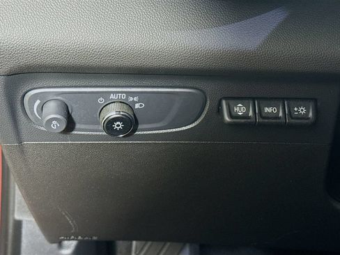 Used 2022 Buick Envision Essence w/ Technology Package I FWD image 11