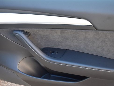 Used 2021 Tesla Model 3 Standard Range Plus image 19