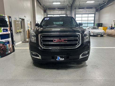 Used 2017 GMC Yukon SLT image 3