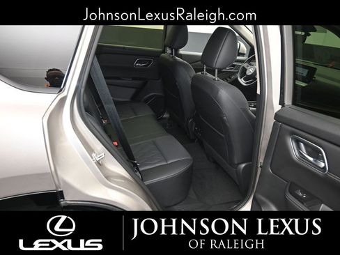 Used 2024 Nissan Rogue Platinum w/ Platinum Premium Package image 11