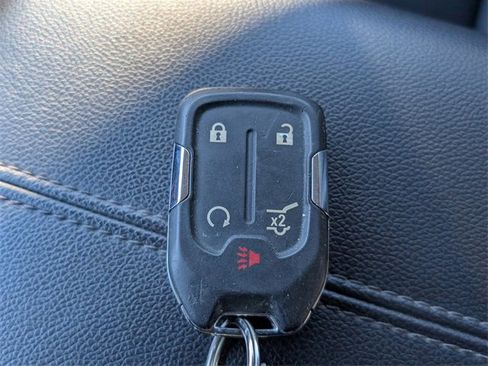 Used 2023 GMC Terrain SLT image 28