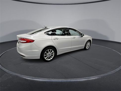 Used 2017 Ford Fusion SE w/ Fusion SE Technology Package image 8