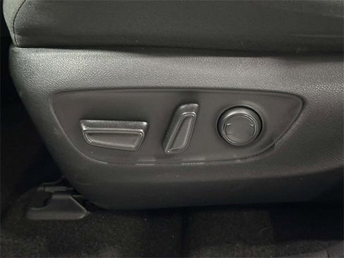 Used 2022 Toyota RAV4 XLE image 19