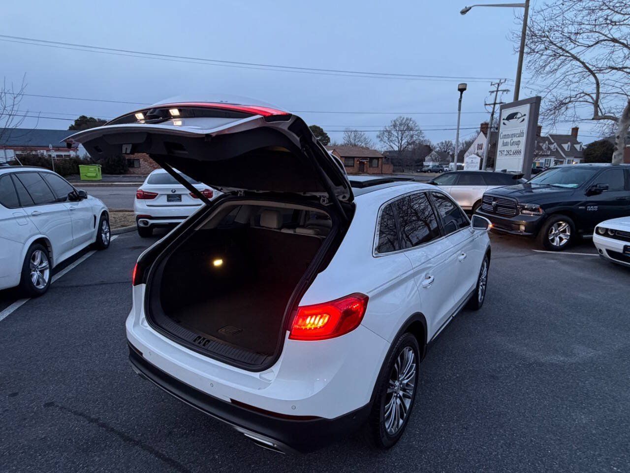 Used 2016 Lincoln MKX Reserve w/ Technology Package FWD image 31