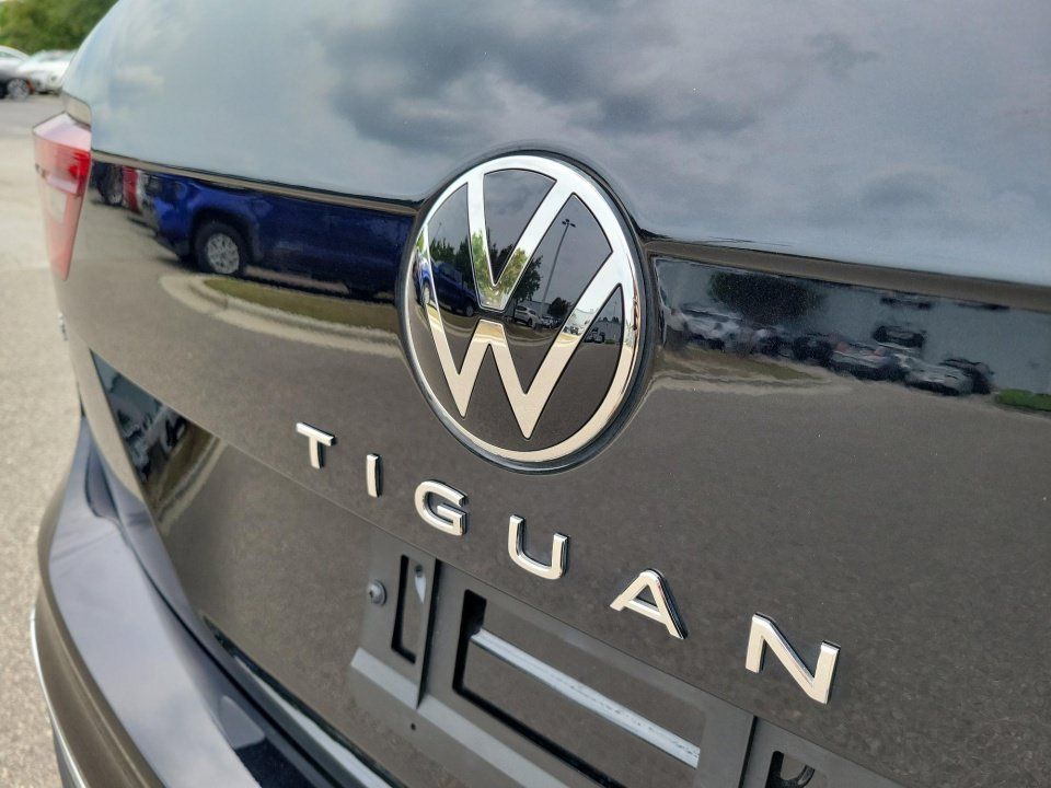 Certified 2023 Volkswagen Tiguan SE w/ Panoramic Sunroof Package FWD image 14