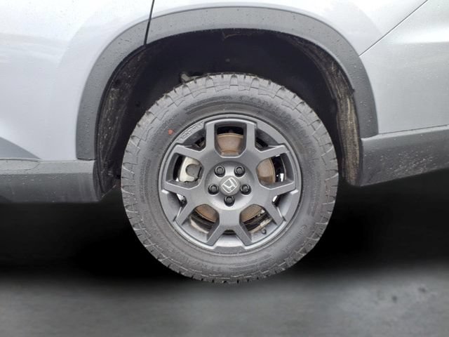 Used 2025 Honda Pilot TrailSport image 11