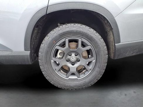 Used 2025 Honda Pilot TrailSport image 11