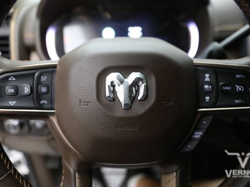 Used 2025 RAM 2500 Limited AWD/4WD image 22
