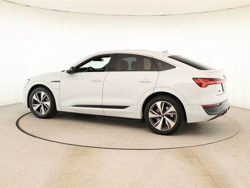 Used 2024 Audi Q8 e-tron Premium Plus w/ Premium Plus Package image 3