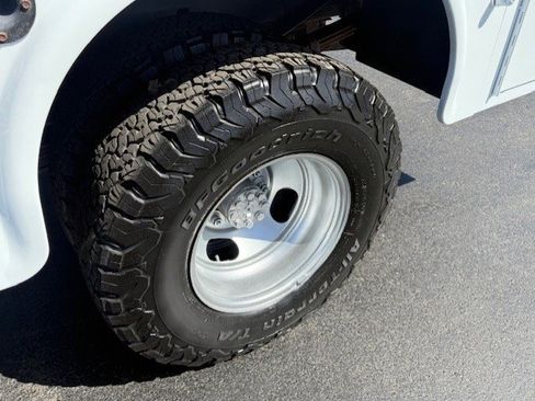 Used 2006 GMC Sierra 3500 W/T w/ Heavy-Duty Power Package image 9