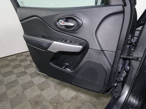 Used 2022 Jeep Cherokee Latitude w/ Sun & Sound Group image 37