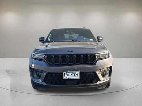 Used 2023 Jeep Grand Cherokee Altitude AWD/4WD image 2