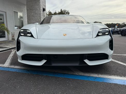 Used 2020 Porsche Taycan image 12
