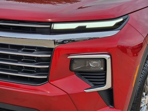 Used 2025 Chevrolet Traverse LT w/ Driver Confidence Package FWD image 16