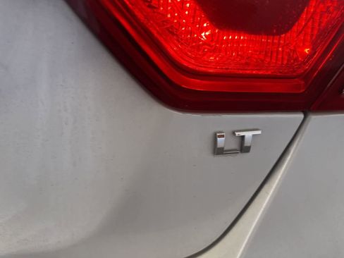 Used 2016 Chevrolet Impala LT image 13