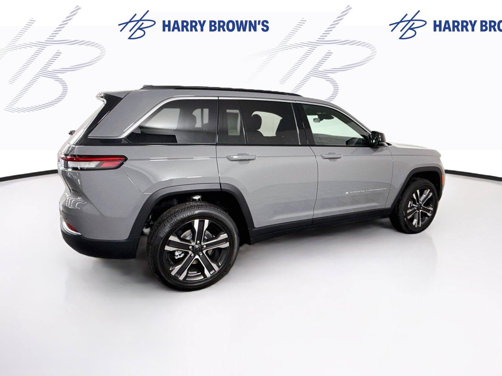 New 2027 Jeep Grand Cherokee Limited w/ Trailer Tow Package AWD/4WD image 31