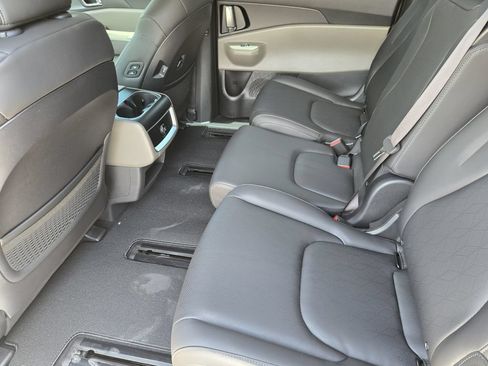 New 2026 Kia Carnival EX FWD image 24