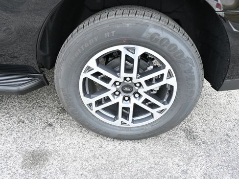 New 2026 Ford Expedition Active image 13