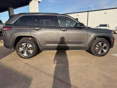 Used 2023 Jeep Grand Cherokee 4WD 4xe image 2