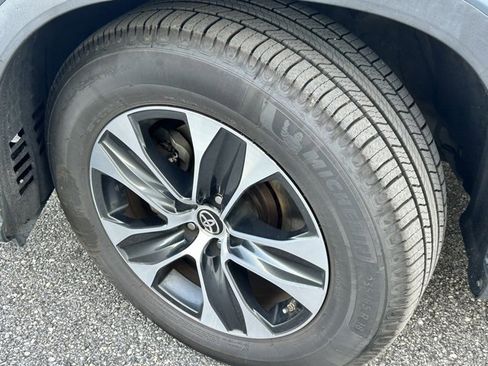 Used 2020 Toyota Highlander XLE image 27