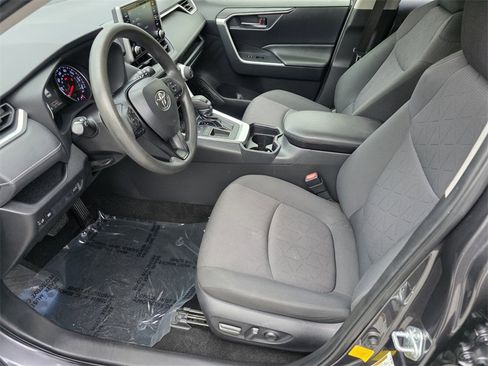 Used 2019 Toyota RAV4 XLE image 9