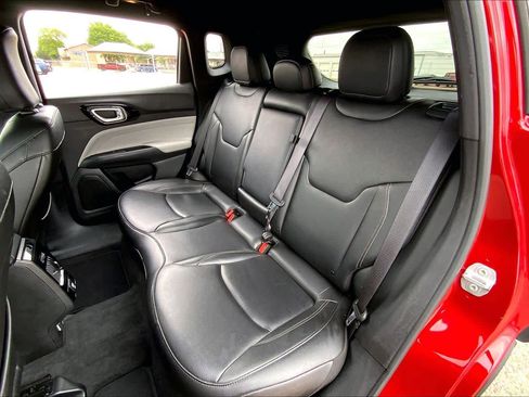 Used 2025 Jeep Compass Limited image 18