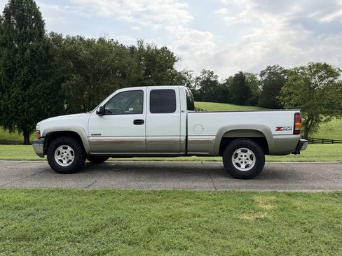 Used 2002 Chevrolet Silverado 1500 LS w/ Off-Road Pkg AWD/4WD image 2