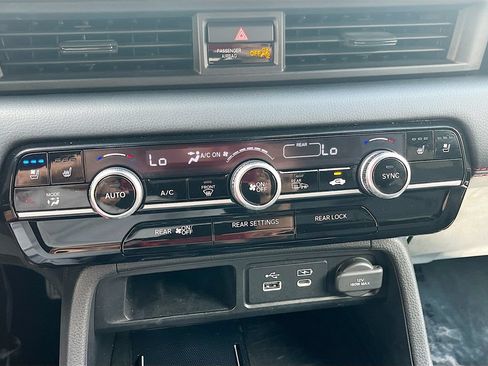 Used 2025 Honda Pilot Black Edition image 16